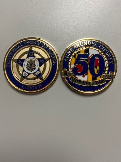 Challenge coin (front and back)